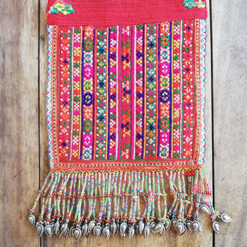 アカ族の手刺繍タペストリー アカ族の手刺繍タペストリー