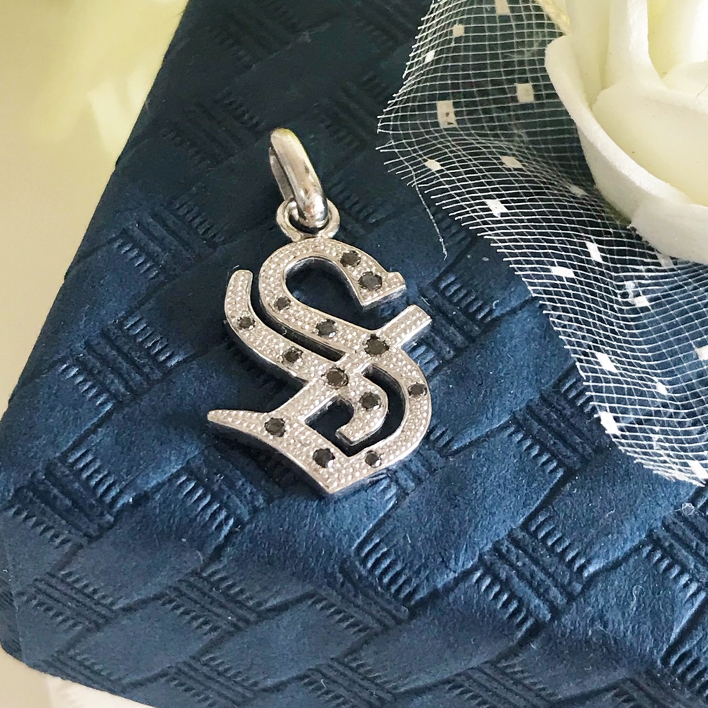 ブラックダイヤモンド イニシャル　S 　ペンダントトップ プラチナコーティング