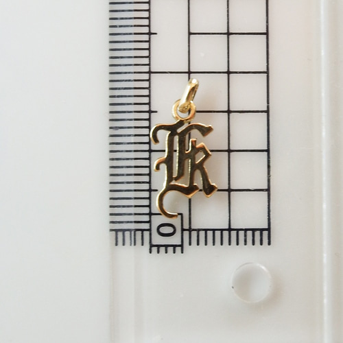 K18ゴールド イニシャル「K」ペンダントトップ 現品限りの価格