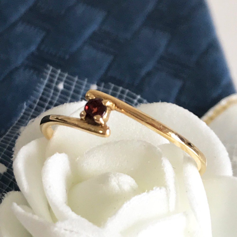 ガーネット（1月の誕生石）K18ピンキーリング　４号　在庫限りの価格
