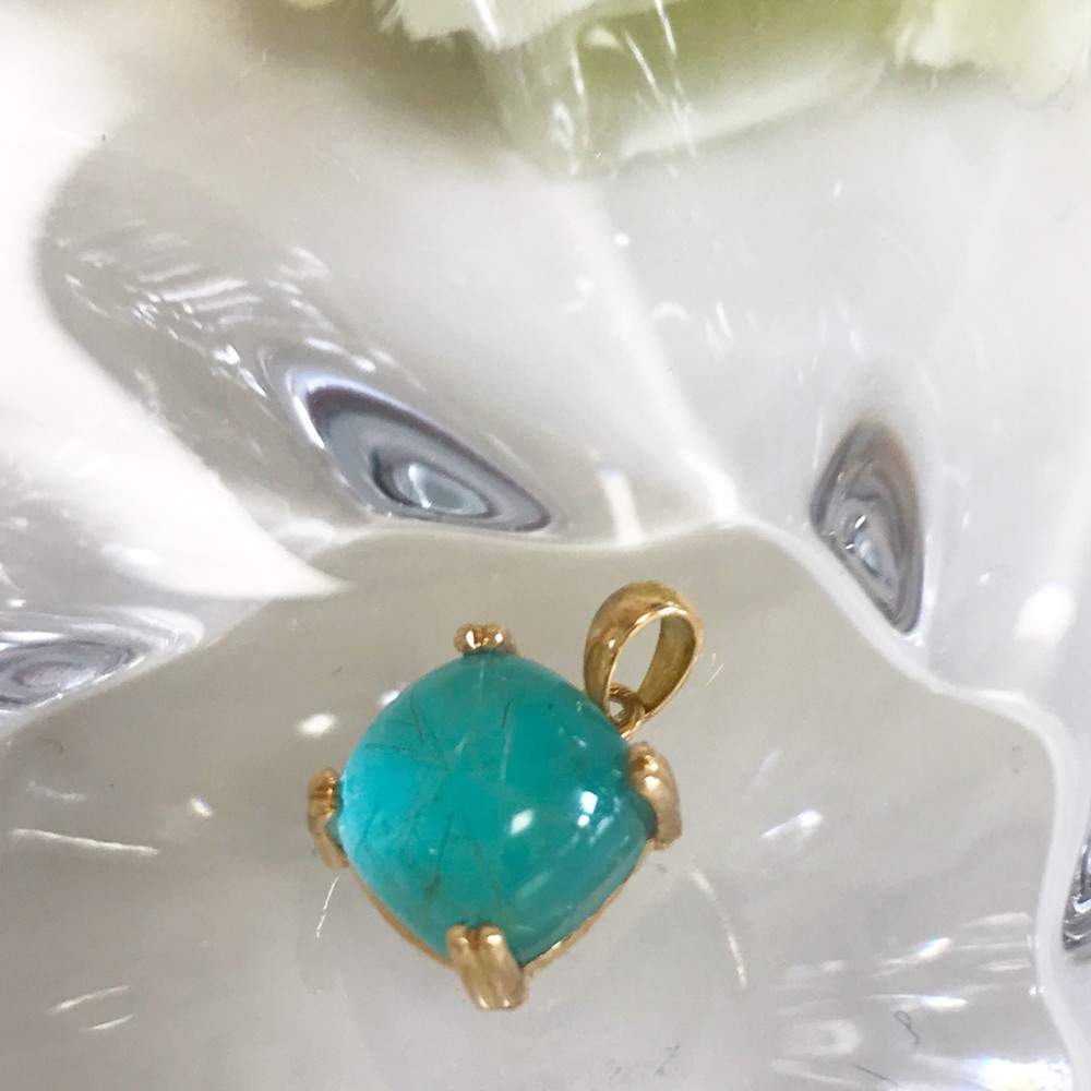 燦々と太陽がふり注ぐ真昼の海を思わせるルチルクォーツとターコイズのK18ペンダントトップ　在庫限りの価格