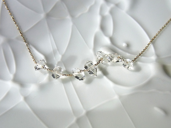 氷の欠片♢♢♢K10製 ハーキマーダイヤモンド スルーネックレス 2枚目の画像