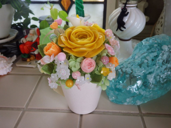 石鹸のバラ花のアレンジメント～ホワイトポット。ソープカービング/石鹸彫刻 2枚目の画像