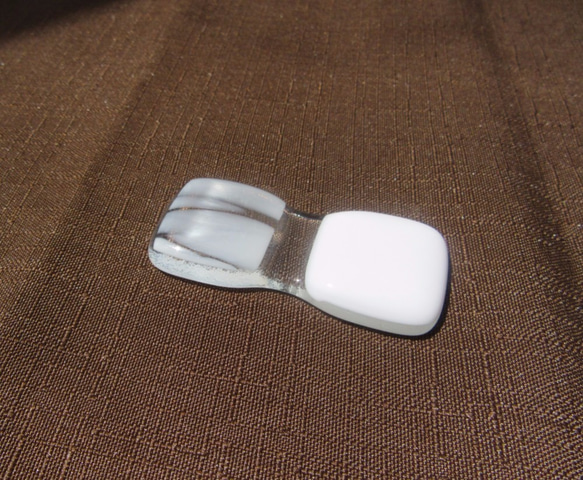 ガラスの箸置き～リボン型（白）SOLD OUT　 2枚目の画像