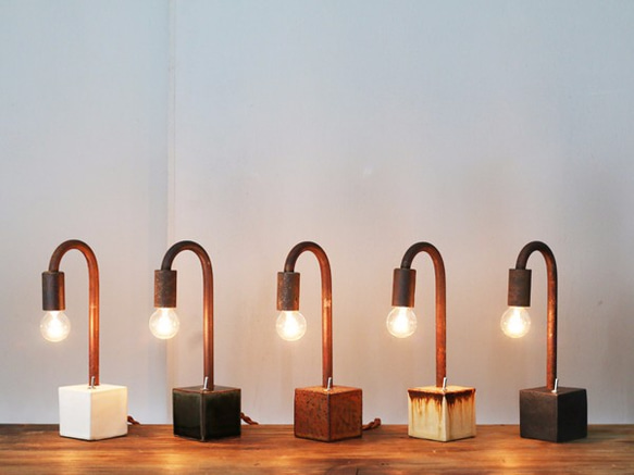 アイアンネック テーブルランプ サビ鉄×陶器の照明（茶） 2枚目の画像