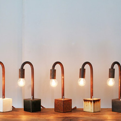 アイアンネック テーブルランプ サビ鉄×陶器の照明（黒） 2枚目の画像