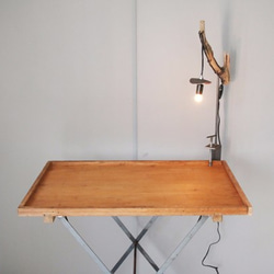 古材×アイアン 流木ネックと鉄のシェードのクランプ型照明 2枚目の画像