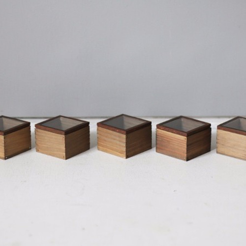 アイアン×木 ガラス蓋のシンプルな小箱 ブラウン 鉄と革がシャビーな