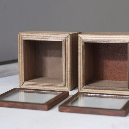 アイアン×木 ガラス蓋のシンプルな小箱 ブラウン 鉄と革がシャビーな