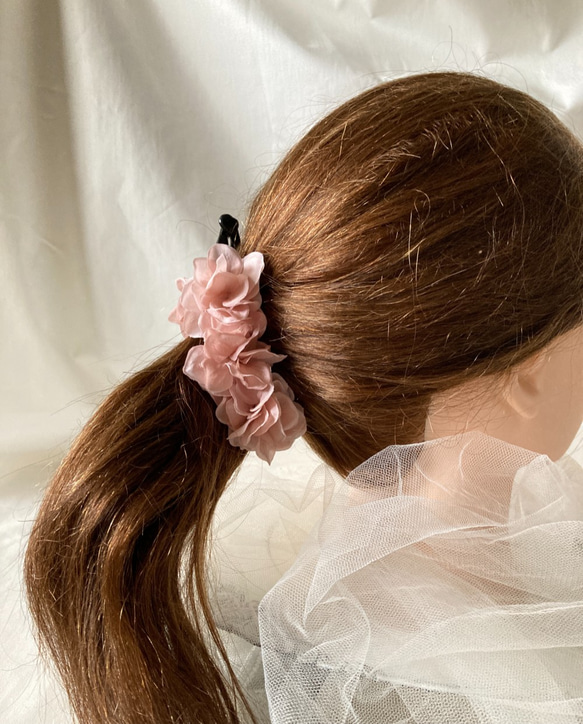 桜色　紫陽花　バナナクリップ　造花　梅雨　アーティフィシャルフラワー　ヘアアクセサリー　ブライダル 5枚目の画像