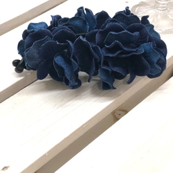 インディゴブルー　デニム　紫陽花　バナナクリップ　造花　アーティフィシャルフラワー　梅雨　ヘアアクセサリー 4枚目の画像