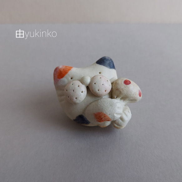 【SOLD】秋！きのこを抱えたみけねこちゃん 2枚目の画像