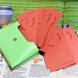 爽やかなライトグリーンのヌメ革の名刺・カードケース 2枚目の画像