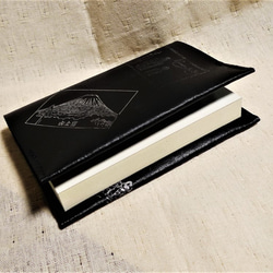 「アウトレットセール」送料無料　ブラック床革のブックカバービンテージスタンプ　文庫本サイズ 2枚目の画像