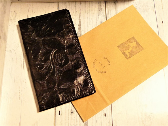 「受注制作」レザー大容量カードケース　６０枚収納　黒色花柄レザー 5枚目の画像