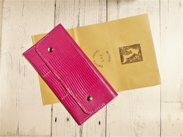 シンプルレザーケース　　ローズピンクリザード型押し革　パスポートケース・通帳ケース・お薬手帳ケース 5枚目の画像