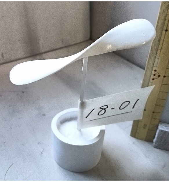 手作り、良く飛ぶ「竹とんぼ」　18-01 大きさサイズ　羽　約 2cm×約 10,5cm　 軸　約 17.5cm 2枚目の画像