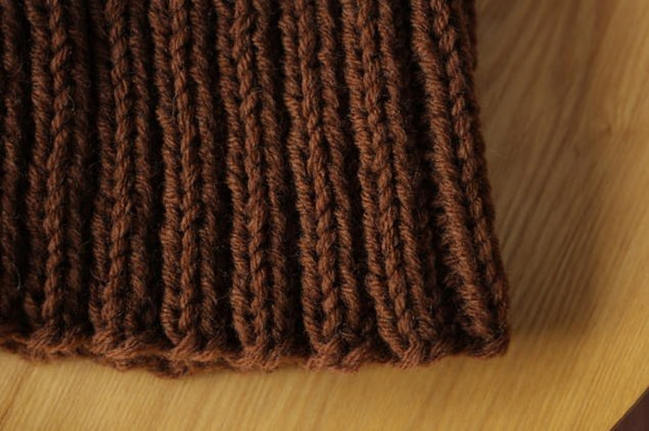 □■特集掲載■□△▲再販×8▲△チョコレートブラウンの毛糸　リブ編み多めの、アラン模様のニット帽（ニホンドリ／M・13） 4枚目の画像