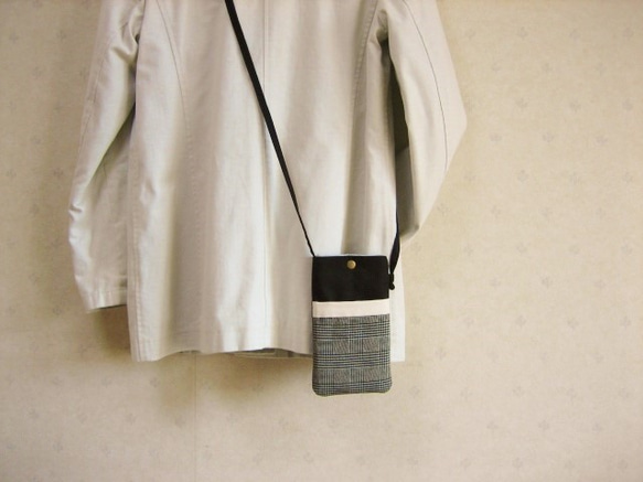千鳥格子のiPhoneポシェット　スマホポシェット 2枚目の画像
