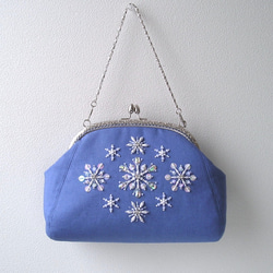 雪の結晶＊ビーズ刺繍のがま口バッグ（17c-1コバルトブルー） 2枚目の画像