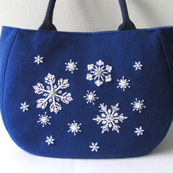 雪の結晶＊ビーズ刺繍のトートバッグ【送料無料】 2枚目の画像