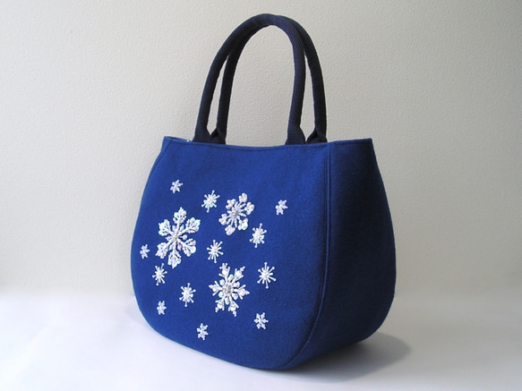 雪の結晶＊ビーズ刺繍のトートバッグ【送料無料】 4枚目の画像