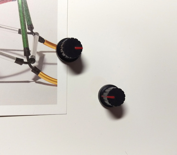 【マグネット】シンセツマミ型マグネット 黒×レッド Synth Knob Magnet SKM 2枚目の画像