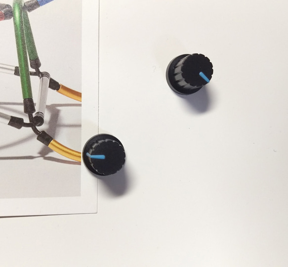 【マグネット】シンセツマミ型マグネット 黒×スカイブルー Synth Knob Magnet SKM 2枚目の画像