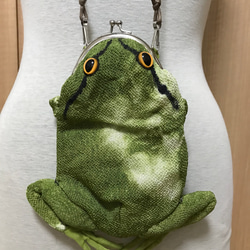 モロ見え蛙のガマ口ポーチ 2枚目の画像