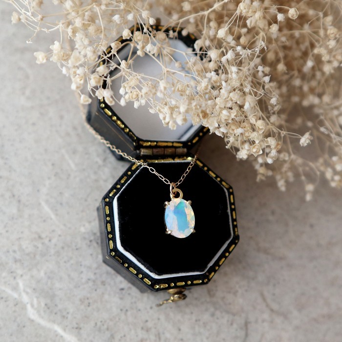 【K10】エチオピア産！プレシャスオパールの一粒ネックレス(オーバルファセットカット)*10月誕生石