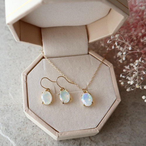 宝石質オーバルファセットカットプレシャスオパール k10ロングフック