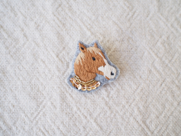 うまブローチ 1枚目の画像