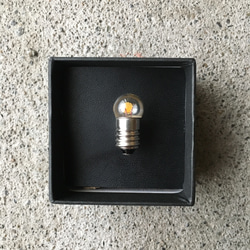 オトナのヒラメキ豆電球ピンバッジ 3枚目の画像