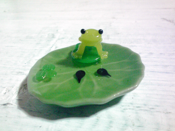 カエルの金属製置物 皿付き カエルの金属製置物 皿付き カエルの