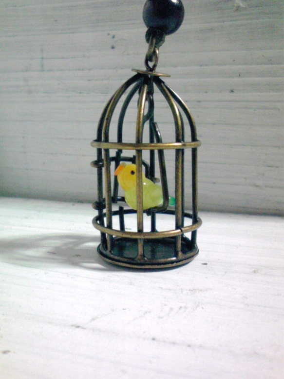 鳥かごネックレス（セキセイインコ/黄緑・黄色）◆写真より小さいサイズの鳥かご◆ 1枚目の画像