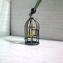 鳥かごネックレス（セキセイインコ/黄緑・黄色）◆写真より小さいサイズの鳥かご◆ 2枚目の画像