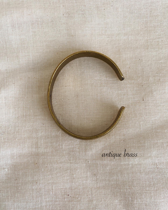 antique brass bangle 3枚目の画像