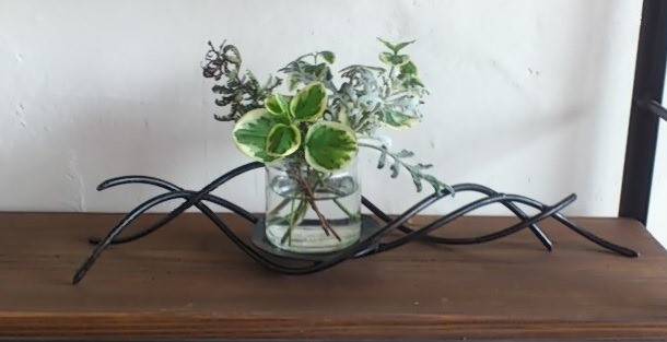 アイアンの花入れ （らせん、置き）受注生産品