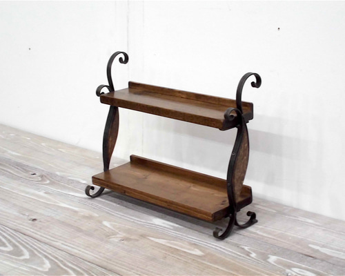 アンティーク風、曲げアイアンの飾り棚（2段） 棚・シェルフ・ラック