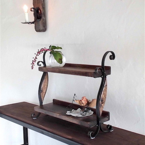 アンティーク風、曲げアイアンの飾り棚（2段） 棚・シェルフ・ラック