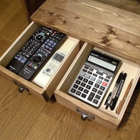 キャスター付きサイドテーブル (中棚付き） 4枚目の画像