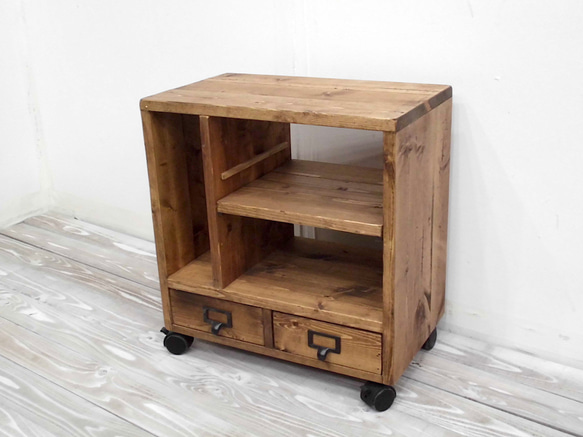 キャスター付きサイドテーブル (中棚付き） 3枚目の画像