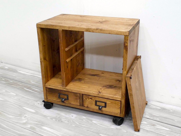 キャスター付きサイドテーブル (中棚付き） 6枚目の画像