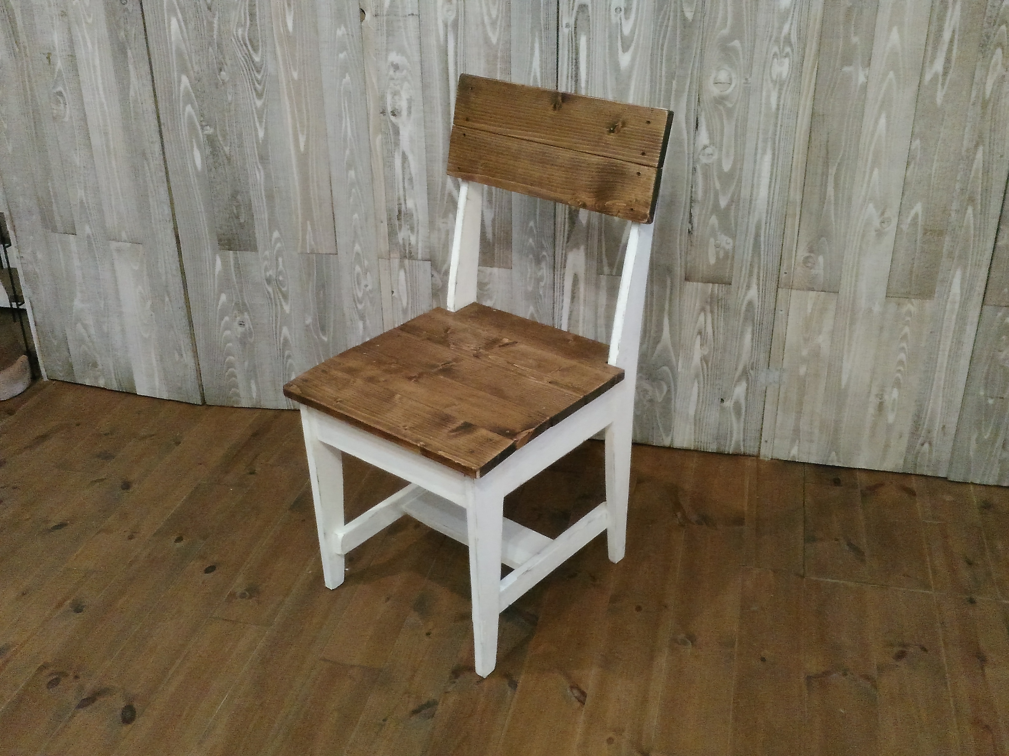 ツートンカラーの木製椅子、完成品（キットもあり）受注生産品