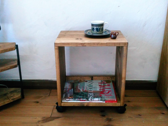 キャスター付きサイドテーブル（コンパクト） 2枚目の画像