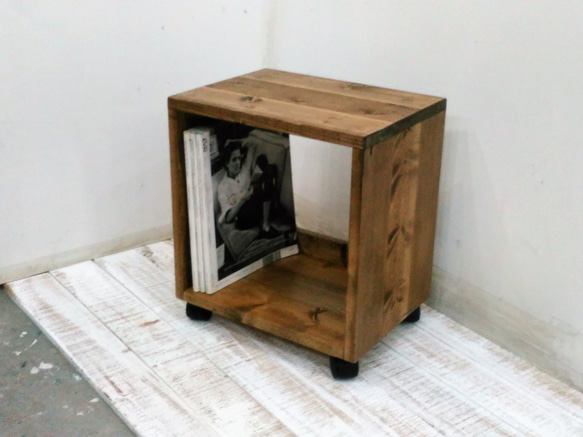 キャスター付きサイドテーブル（コンパクト） 3枚目の画像