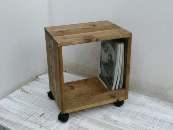 キャスター付きサイドテーブル（コンパクト） 4枚目の画像