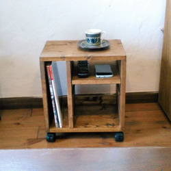 ホワンホワン様専用ページ　キャスター付きサイドテーブル（コンパクト、中棚付き） 3枚目の画像