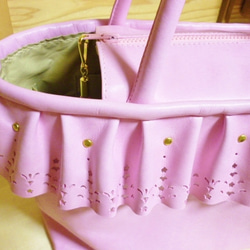 ピンクのフリルトートバッグ 2枚目の画像