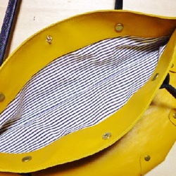 黄色のショルダーバッグ 2枚目の画像